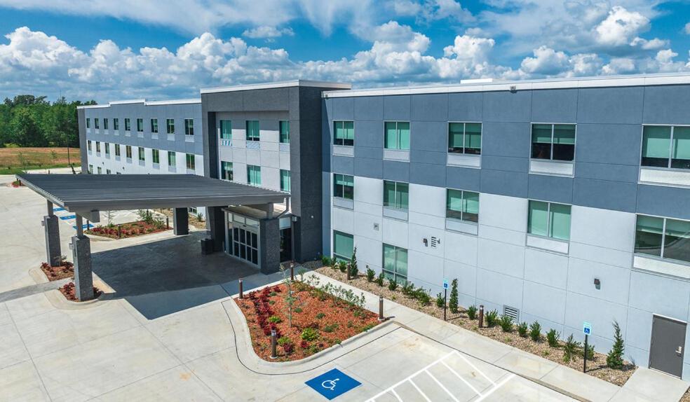 Holiday Inn Express & Suites - Springdale - Fayetteville Area